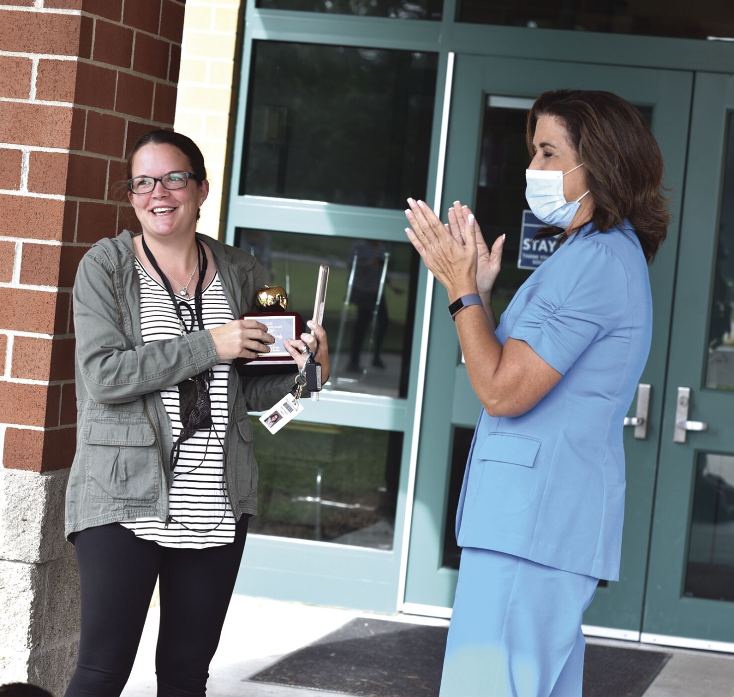 Erin Hardy receives Golden Apple Award